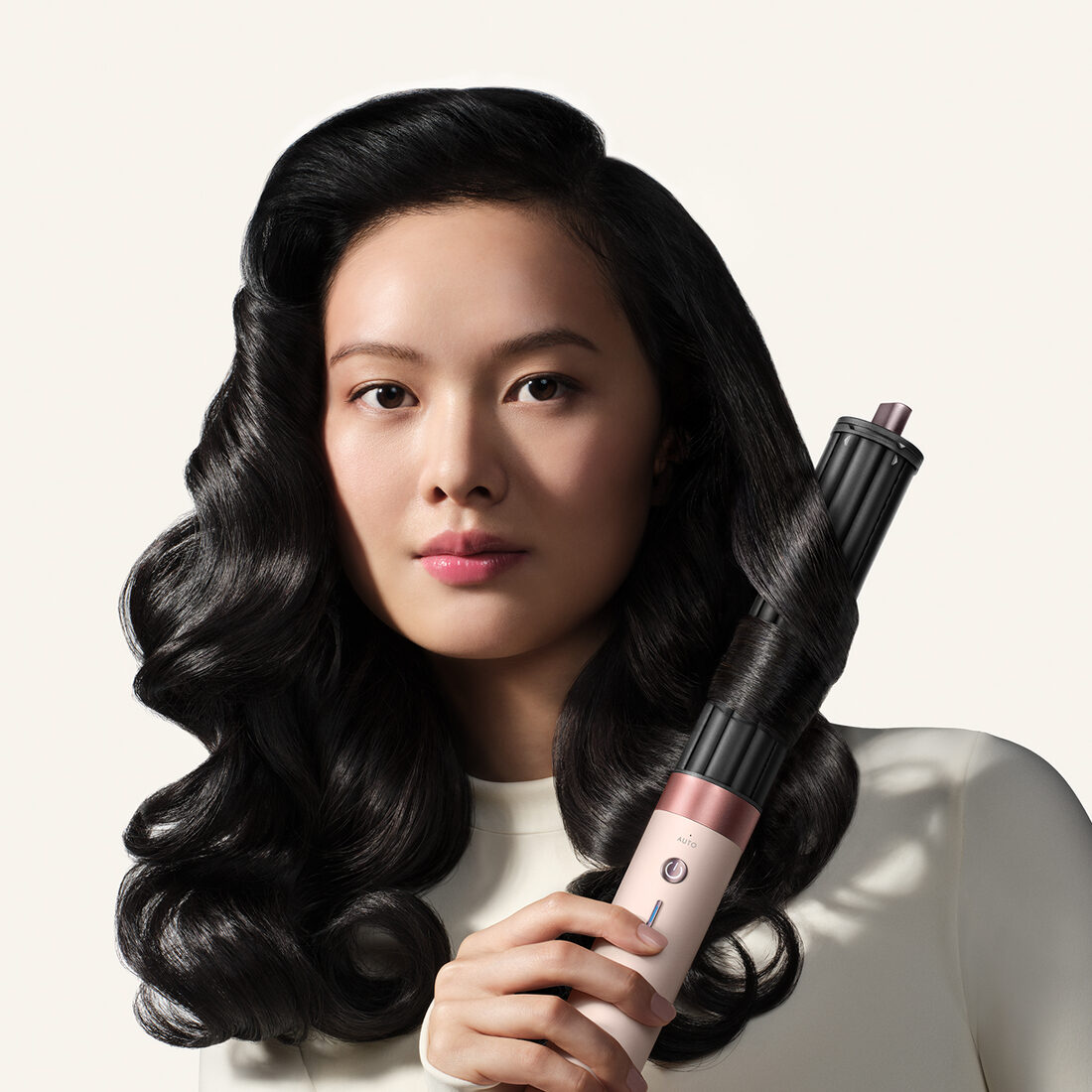 Conical Co-anda2x curling barrel 
Large round volumising brush 2x 
40mm Coanda2x curling barrel 
Air straightener 2x