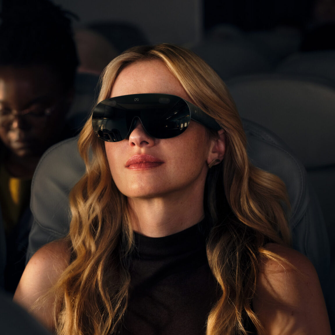 Meta_VR_Glasses_Lifestyle_Plane_16x9